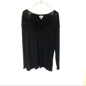 🔥 3/$20 - Old Navy - shirt with lace shoulders